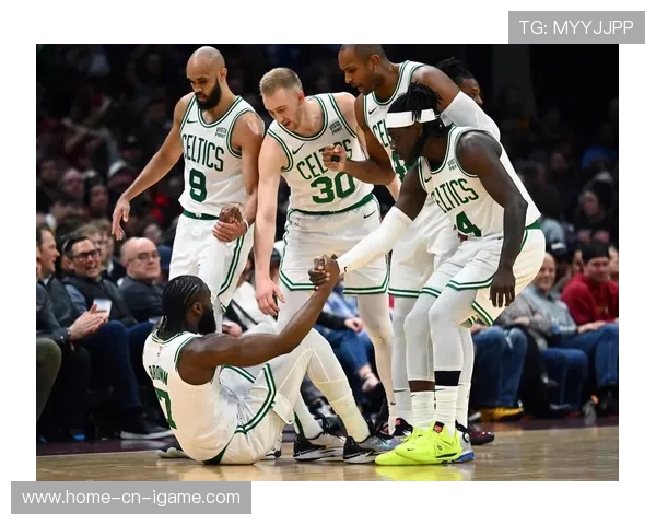 凯尔特人强势反击,布朗继续大放异彩 凯尔特人强势反击,布朗继续大放异彩